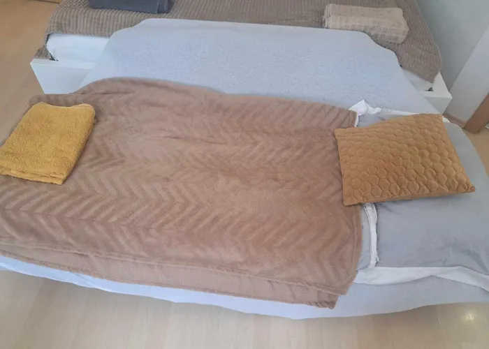 Trendy 2 Room Flat, Next To Corvin Mall Free Huge Garage! Ac,Dishwasher,Washmachine, Smart Tv